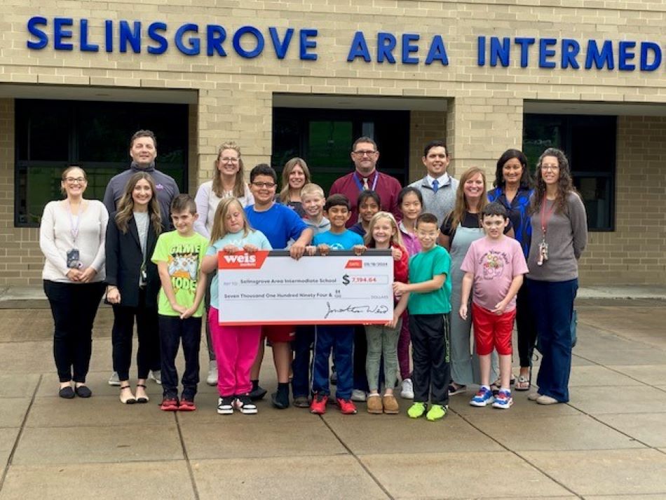 Weis 4 Schools Donation to SAIS