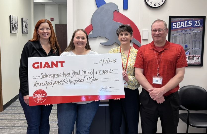 SASD Receives $3,500.65 from Giant Company’s Feeding School Kids Initiative Program!
