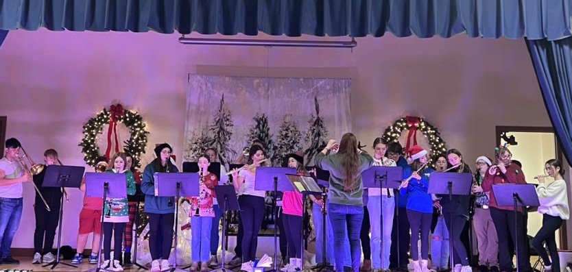 SAMS Jazz Band Performs @ Christmas in Freeburg!